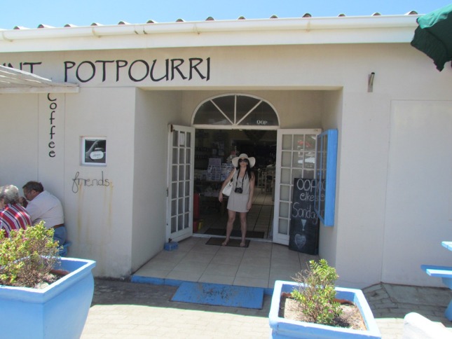 Potpourri entrance